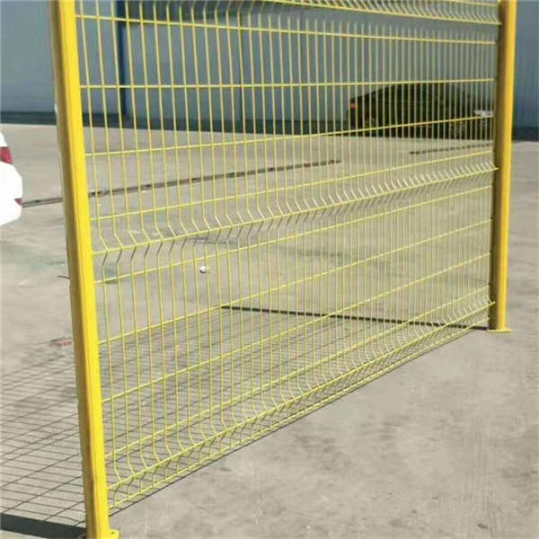 硬塑雙邊絲護(hù)欄網(wǎng) 綠色鐵絲果園圍欄網(wǎng) 圈山圈地網(wǎng)