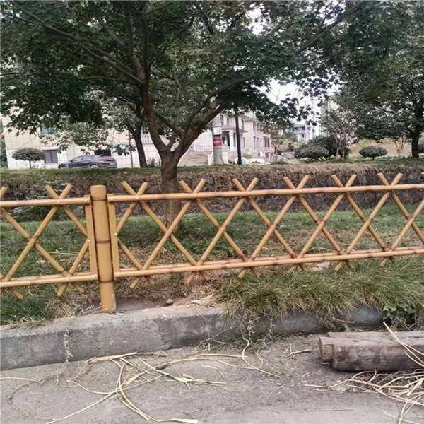 泓宸輝園林不銹鋼仿竹護(hù)欄 別墅區(qū)竹節(jié)管柵欄 交叉型圍欄網(wǎng)