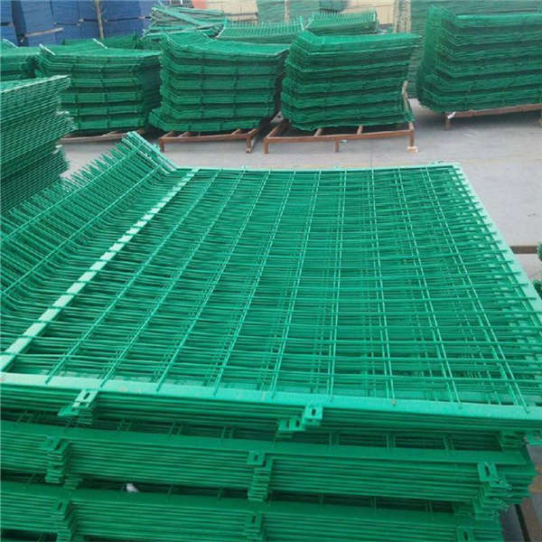 綠色折彎鐵絲網(wǎng) 1.2米防護(hù)網(wǎng) 體育場(chǎng)勾花護(hù)欄網(wǎng)