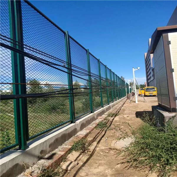 浸塑勾花鐵絲網(wǎng)操場(chǎng)圍欄 體育場(chǎng)圍網(wǎng) 球場(chǎng)防護(hù)網(wǎng)菱形孔