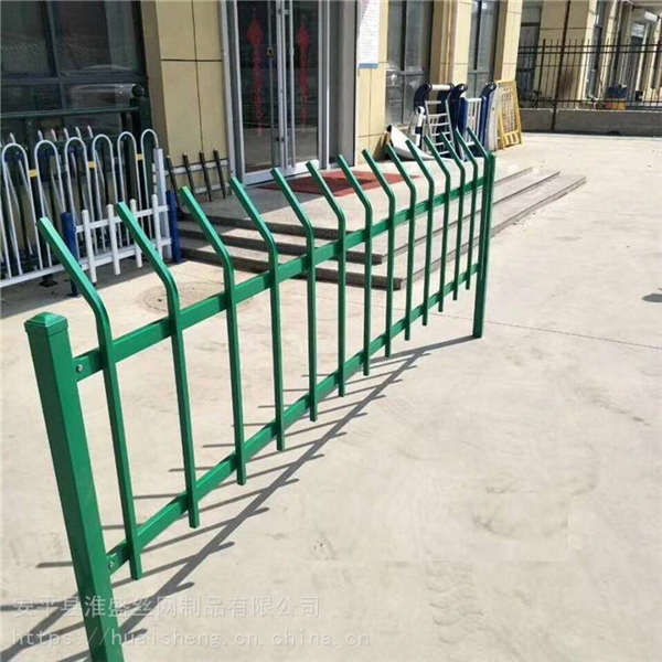 鍍鋅管鐵藝花池護欄 泓宸輝折彎小欄桿 園林別墅景觀防護欄